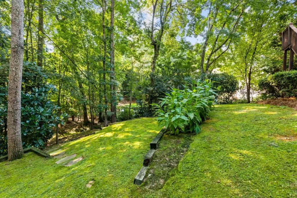 615 Eaton Place, Sandy Springs, Georgia 30350, 5 Bedrooms Bedrooms, ,4 BathroomsBathrooms,Residential,Sold,615 Eaton Place,6629728