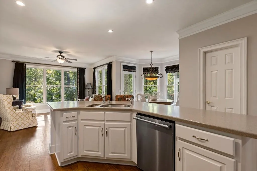 615 Eaton Place, Sandy Springs, Georgia 30350, 5 Bedrooms Bedrooms, ,4 BathroomsBathrooms,Residential,Sold,615 Eaton Place,6629728