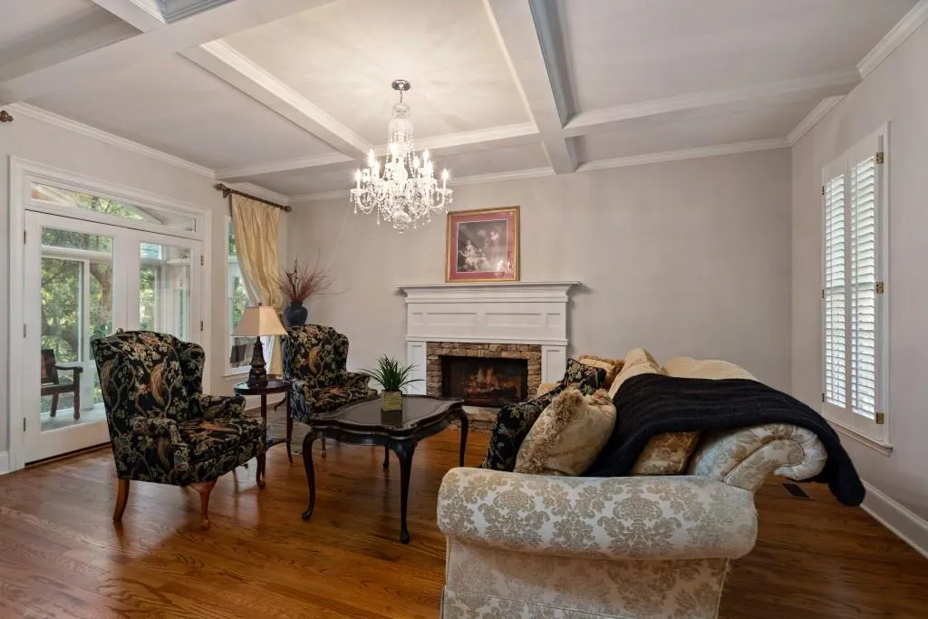 615 Eaton Place, Sandy Springs, Georgia 30350, 5 Bedrooms Bedrooms, ,4 BathroomsBathrooms,Residential,Sold,615 Eaton Place,6629728