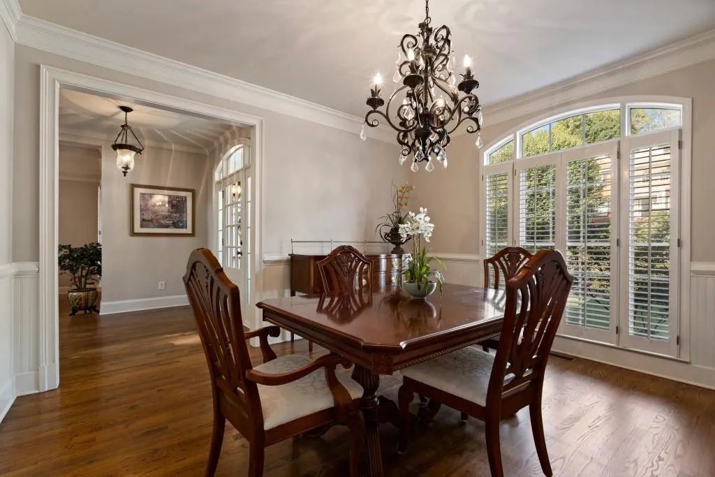 615 Eaton Place, Sandy Springs, Georgia 30350, 5 Bedrooms Bedrooms, ,4 BathroomsBathrooms,Residential,Sold,615 Eaton Place,6629728