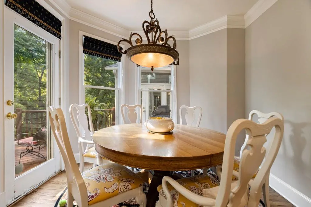 615 Eaton Place, Sandy Springs, Georgia 30350, 5 Bedrooms Bedrooms, ,4 BathroomsBathrooms,Residential,Sold,615 Eaton Place,6629728