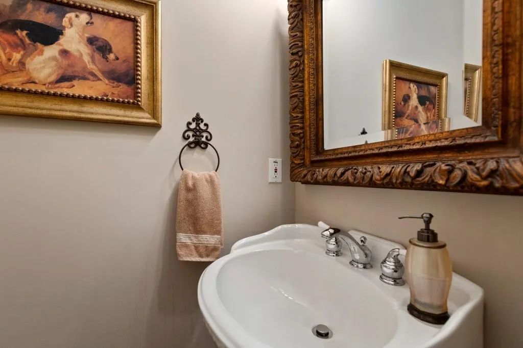 615 Eaton Place, Sandy Springs, Georgia 30350, 5 Bedrooms Bedrooms, ,4 BathroomsBathrooms,Residential,Sold,615 Eaton Place,6629728