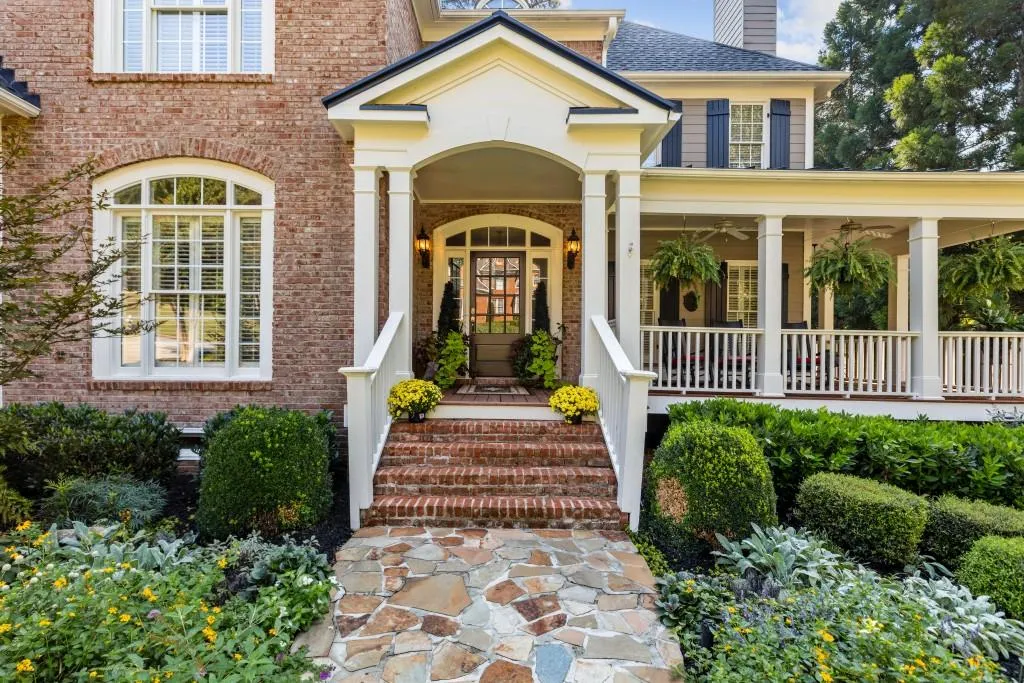 615 Eaton Place, Sandy Springs, Georgia 30350, 5 Bedrooms Bedrooms, ,4 BathroomsBathrooms,Residential,Sold,615 Eaton Place,6629728