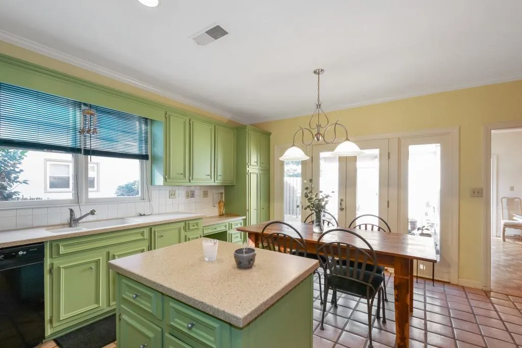 425 Greenlaurel Drive, Sandy Springs, Georgia 30342, 3 Bedrooms Bedrooms, ,3 BathroomsBathrooms,Residential,Sold,425 Greenlaurel Drive,5957779