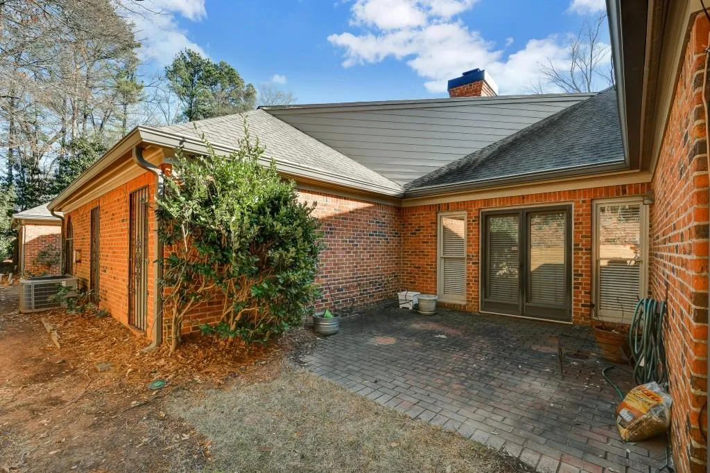 425 Greenlaurel Drive, Sandy Springs, Georgia 30342, 3 Bedrooms Bedrooms, ,3 BathroomsBathrooms,Residential,Sold,425 Greenlaurel Drive,5957779