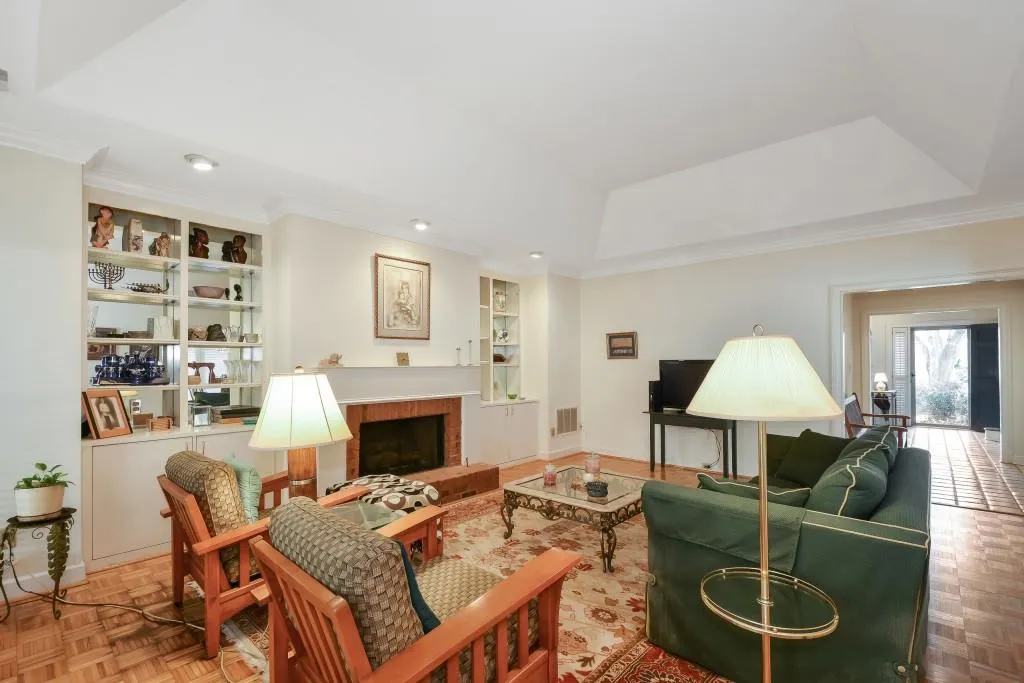 425 Greenlaurel Drive, Sandy Springs, Georgia 30342, 3 Bedrooms Bedrooms, ,3 BathroomsBathrooms,Residential,Sold,425 Greenlaurel Drive,5957779