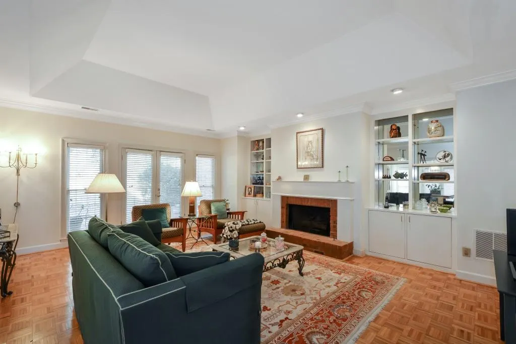 425 Greenlaurel Drive, Sandy Springs, Georgia 30342, 3 Bedrooms Bedrooms, ,3 BathroomsBathrooms,Residential,Sold,425 Greenlaurel Drive,5957779