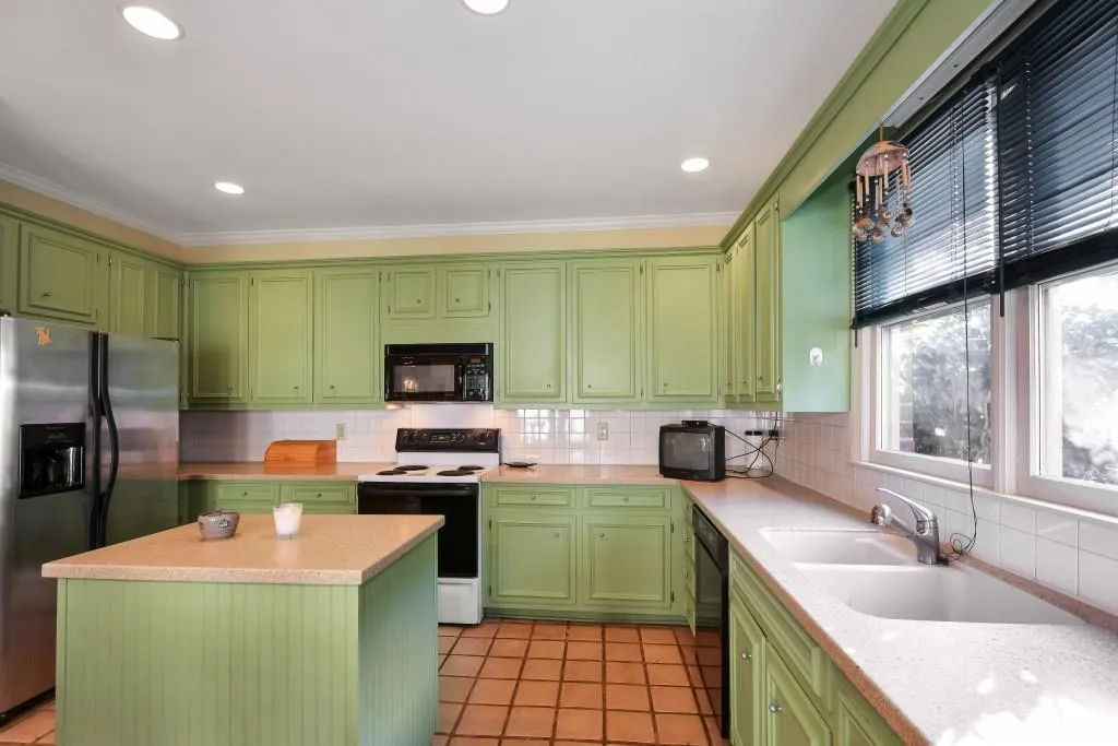 425 Greenlaurel Drive, Sandy Springs, Georgia 30342, 3 Bedrooms Bedrooms, ,3 BathroomsBathrooms,Residential,Sold,425 Greenlaurel Drive,5957779