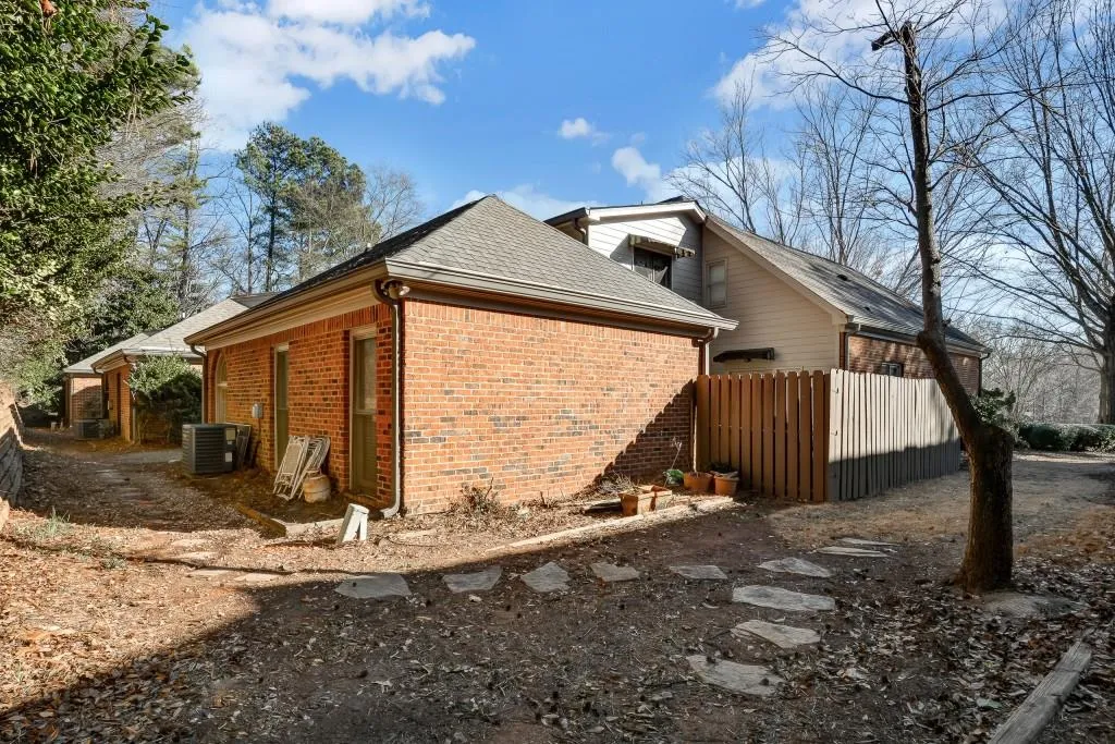 425 Greenlaurel Drive, Sandy Springs, Georgia 30342, 3 Bedrooms Bedrooms, ,3 BathroomsBathrooms,Residential,Sold,425 Greenlaurel Drive,5957779