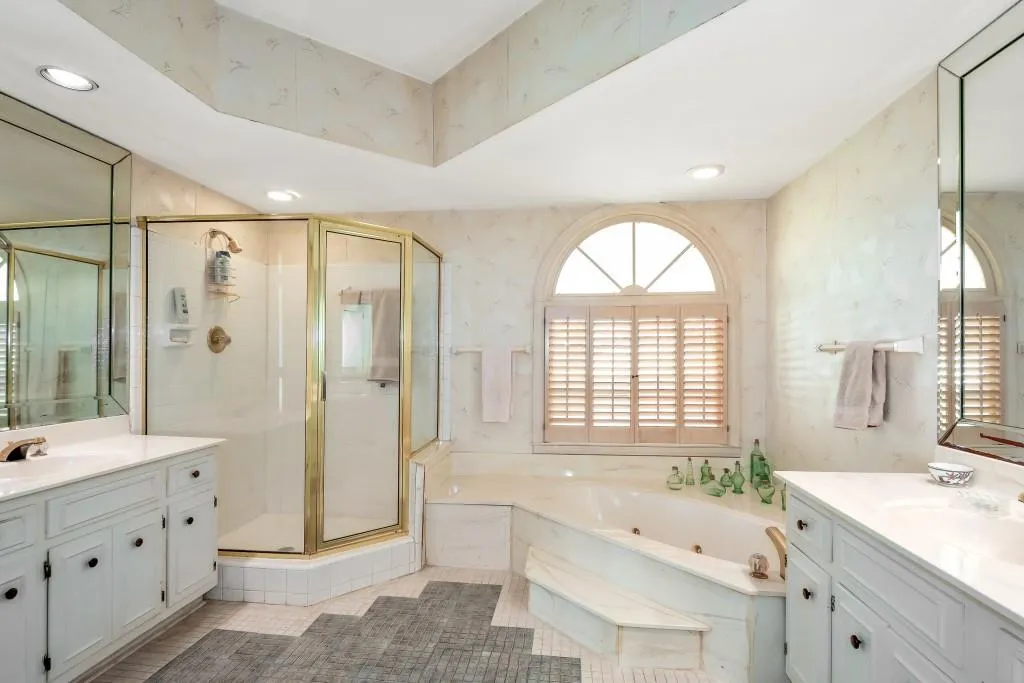 425 Greenlaurel Drive, Sandy Springs, Georgia 30342, 3 Bedrooms Bedrooms, ,3 BathroomsBathrooms,Residential,Sold,425 Greenlaurel Drive,5957779