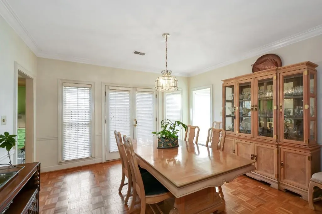 425 Greenlaurel Drive, Sandy Springs, Georgia 30342, 3 Bedrooms Bedrooms, ,3 BathroomsBathrooms,Residential,Sold,425 Greenlaurel Drive,5957779