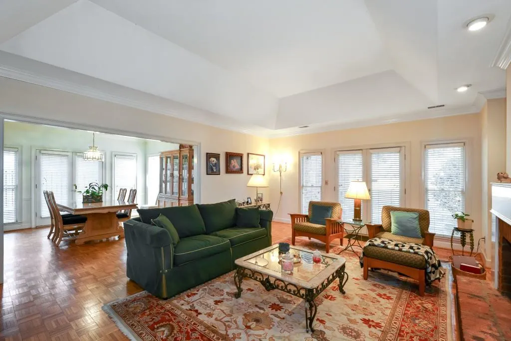 425 Greenlaurel Drive, Sandy Springs, Georgia 30342, 3 Bedrooms Bedrooms, ,3 BathroomsBathrooms,Residential,Sold,425 Greenlaurel Drive,5957779