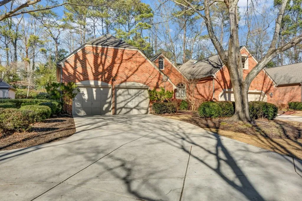 425 Greenlaurel Drive, Sandy Springs, Georgia 30342, 3 Bedrooms Bedrooms, ,3 BathroomsBathrooms,Residential,Sold,425 Greenlaurel Drive,5957779