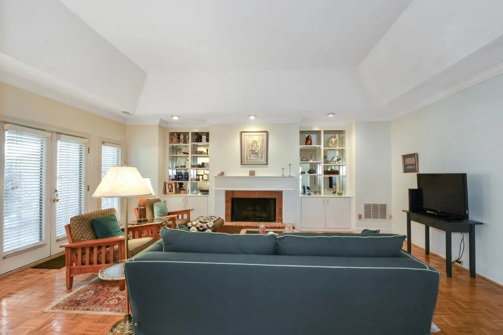 425 Greenlaurel Drive, Sandy Springs, Georgia 30342, 3 Bedrooms Bedrooms, ,3 BathroomsBathrooms,Residential,Sold,425 Greenlaurel Drive,5957779