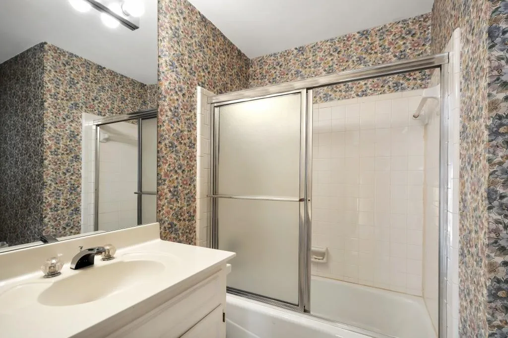 425 Greenlaurel Drive, Sandy Springs, Georgia 30342, 3 Bedrooms Bedrooms, ,3 BathroomsBathrooms,Residential,Sold,425 Greenlaurel Drive,5957779