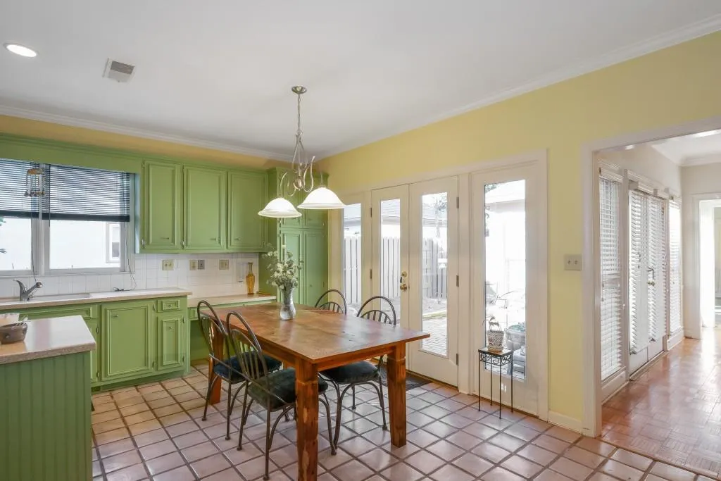 425 Greenlaurel Drive, Sandy Springs, Georgia 30342, 3 Bedrooms Bedrooms, ,3 BathroomsBathrooms,Residential,Sold,425 Greenlaurel Drive,5957779