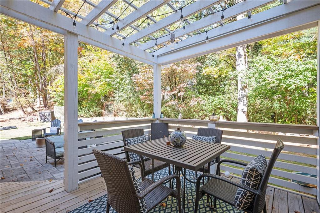 260 Woodrill Way, Sandy Springs, Georgia 30350, 5 Bedrooms Bedrooms, ,3 BathroomsBathrooms,Residential,Sold,260 Woodrill Way,7303226