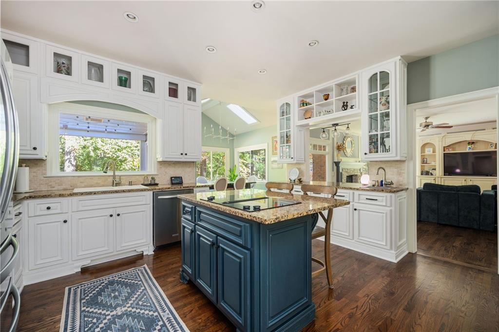 260 Woodrill Way, Sandy Springs, Georgia 30350, 5 Bedrooms Bedrooms, ,3 BathroomsBathrooms,Residential,Sold,260 Woodrill Way,7303226