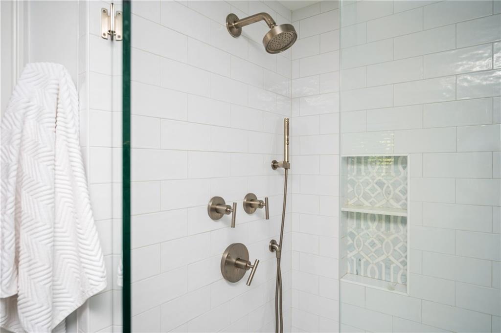 260 Woodrill Way, Sandy Springs, Georgia 30350, 5 Bedrooms Bedrooms, ,3 BathroomsBathrooms,Residential,Sold,260 Woodrill Way,7303226