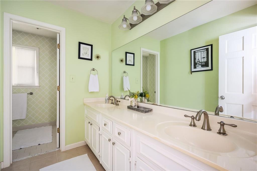 260 Woodrill Way, Sandy Springs, Georgia 30350, 5 Bedrooms Bedrooms, ,3 BathroomsBathrooms,Residential,Sold,260 Woodrill Way,7303226