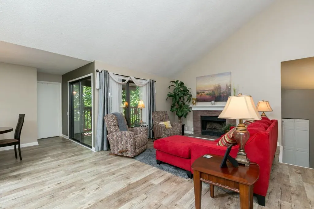 47 Dunwoody Springs Drive Unit 47, Atlanta, Georgia 30328, 2 Bedrooms Bedrooms, ,2 BathroomsBathrooms,Residential,Sold,47 Dunwoody Springs Drive Unit 47,5872297