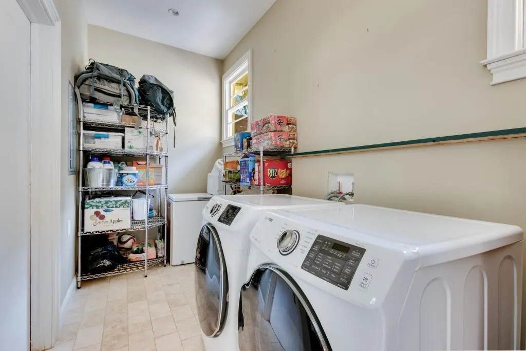 545 Windsor Parkway, Atlanta, Georgia 30342, 2 Bedrooms Bedrooms, ,2 BathroomsBathrooms,Residential,Sold,545 Windsor Parkway,7228844