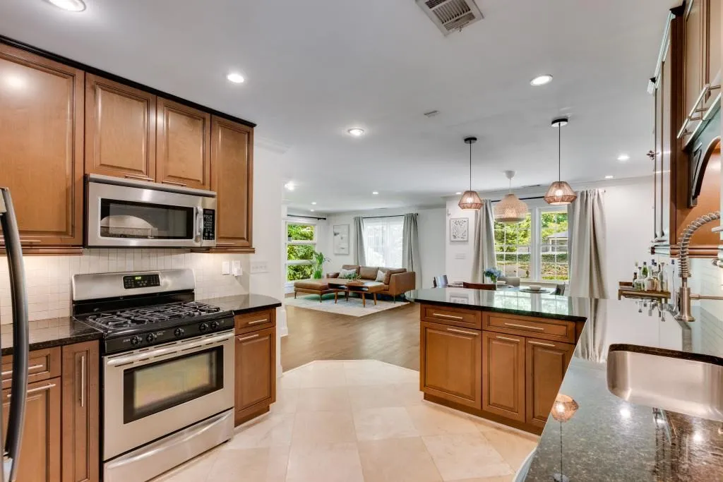 545 Windsor Parkway, Atlanta, Georgia 30342, 2 Bedrooms Bedrooms, ,2 BathroomsBathrooms,Residential,Sold,545 Windsor Parkway,7228844