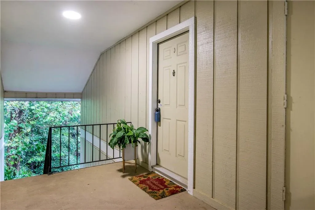 5159 Roswell Road Unit 9, Atlanta, Georgia 30342, 1 Bedroom Bedrooms, ,1 BathroomBathrooms,Residential,Sold,5159 Roswell Road Unit 9,6931932