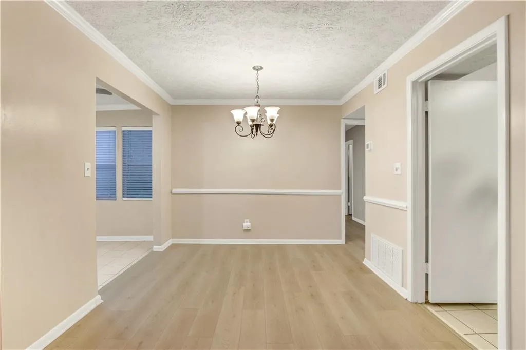 5159 Roswell Road Unit 9, Atlanta, Georgia 30342, 1 Bedroom Bedrooms, ,1 BathroomBathrooms,Residential,Sold,5159 Roswell Road Unit 9,6931932