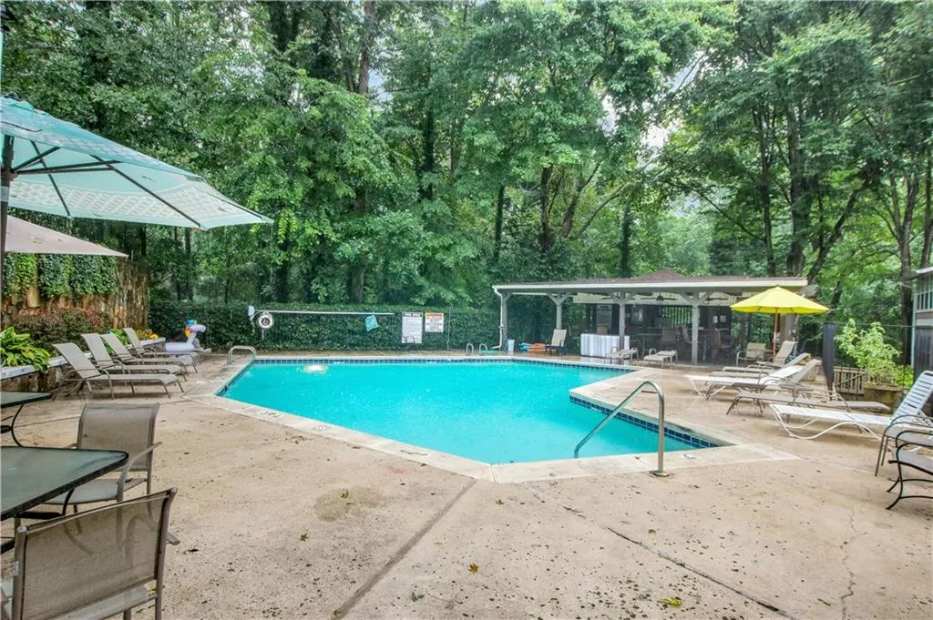 5159 Roswell Road Unit 9, Atlanta, Georgia 30342, 1 Bedroom Bedrooms, ,1 BathroomBathrooms,Residential,Sold,5159 Roswell Road Unit 9,6931932