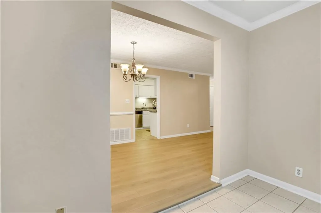 5159 Roswell Road Unit 9, Atlanta, Georgia 30342, 1 Bedroom Bedrooms, ,1 BathroomBathrooms,Residential,Sold,5159 Roswell Road Unit 9,6931932