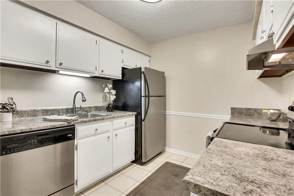 5159 Roswell Road Unit 9, Atlanta, Georgia 30342, 1 Bedroom Bedrooms, ,1 BathroomBathrooms,Residential,Sold,5159 Roswell Road Unit 9,6931932