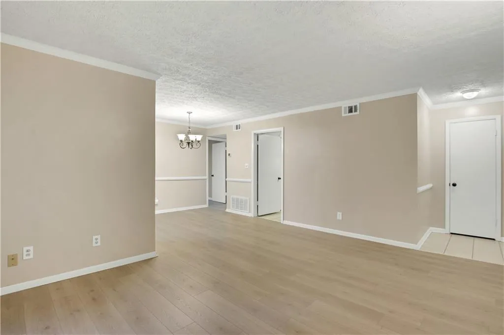 5159 Roswell Road Unit 9, Atlanta, Georgia 30342, 1 Bedroom Bedrooms, ,1 BathroomBathrooms,Residential,Sold,5159 Roswell Road Unit 9,6931932