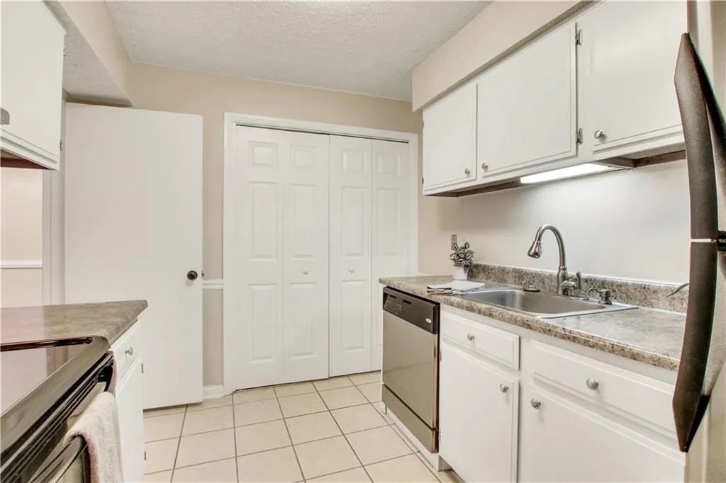 5159 Roswell Road Unit 9, Atlanta, Georgia 30342, 1 Bedroom Bedrooms, ,1 BathroomBathrooms,Residential,Sold,5159 Roswell Road Unit 9,6931932