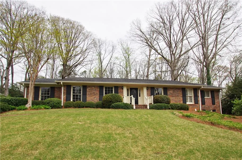 315 Dartmoor Circle, Atlanta, Georgia 30328, 4 Bedrooms Bedrooms, ,3 BathroomsBathrooms,Residential,Sold,315 Dartmoor Circle,5991749