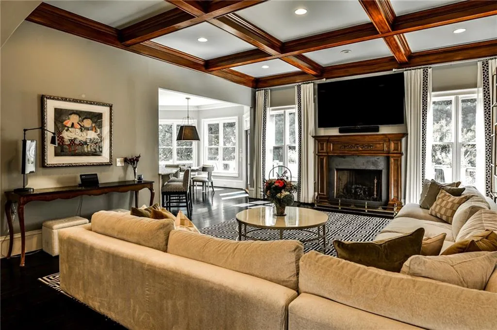 Family room open to kitchen Family room open to kitchen