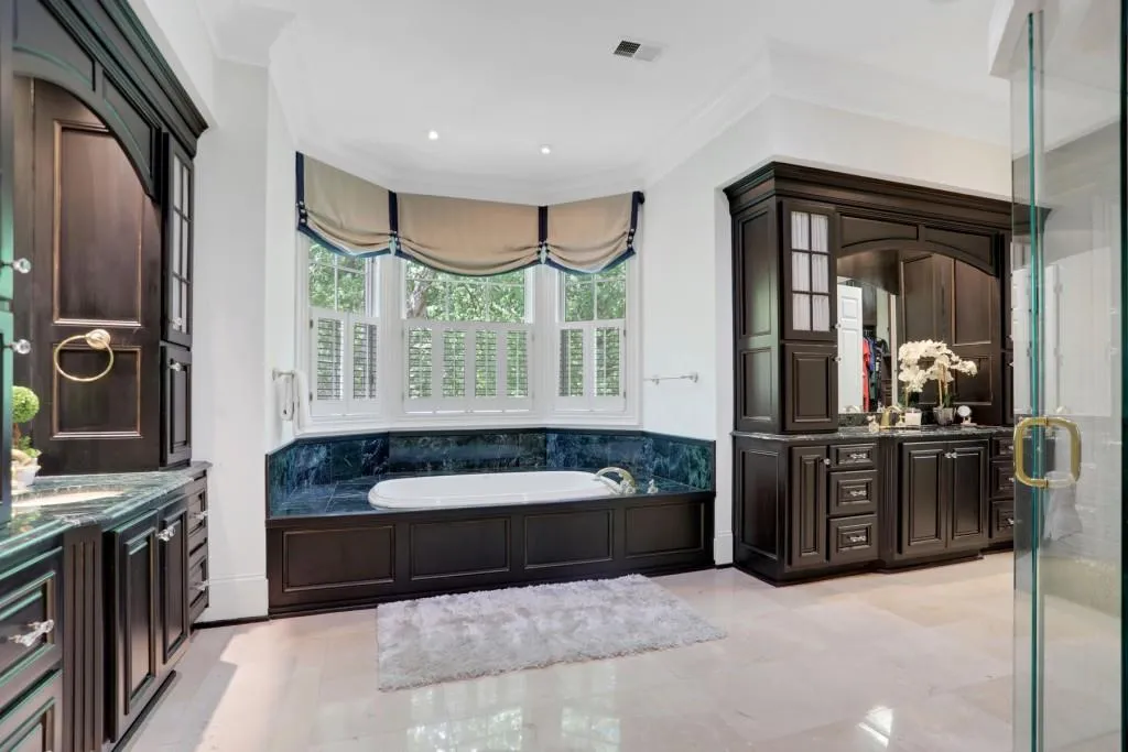 4747 Northside Drive, Atlanta, Georgia 30327, 7 Bedrooms Bedrooms, ,8 BathroomsBathrooms,Residential,Sold,4747 Northside Drive,6875635