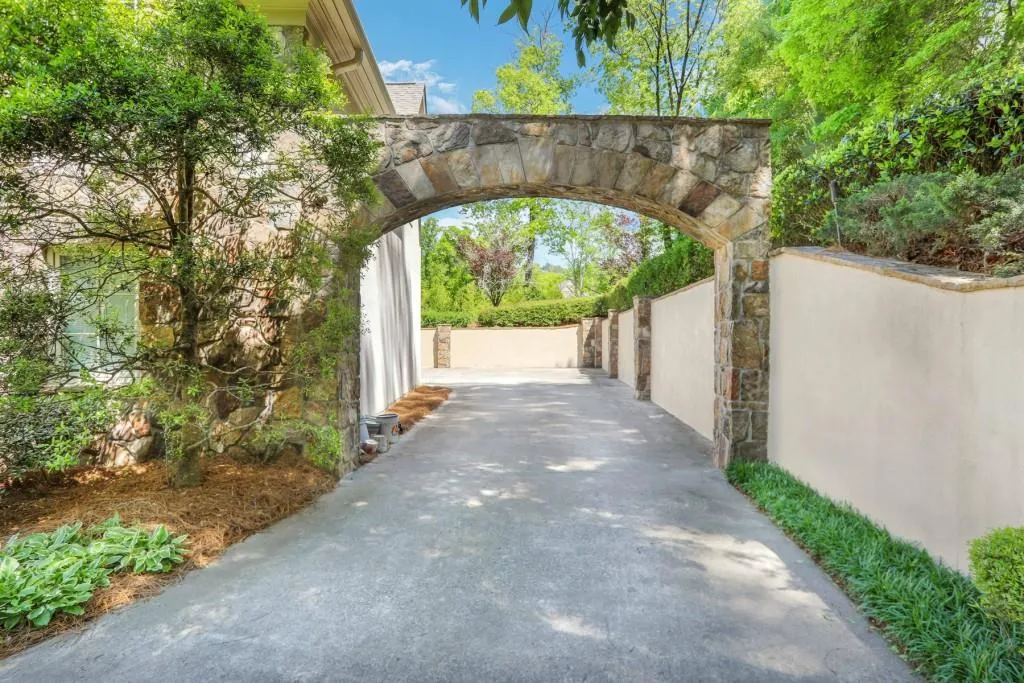 4747 Northside Drive, Atlanta, Georgia 30327, 7 Bedrooms Bedrooms, ,8 BathroomsBathrooms,Residential,Sold,4747 Northside Drive,6875635