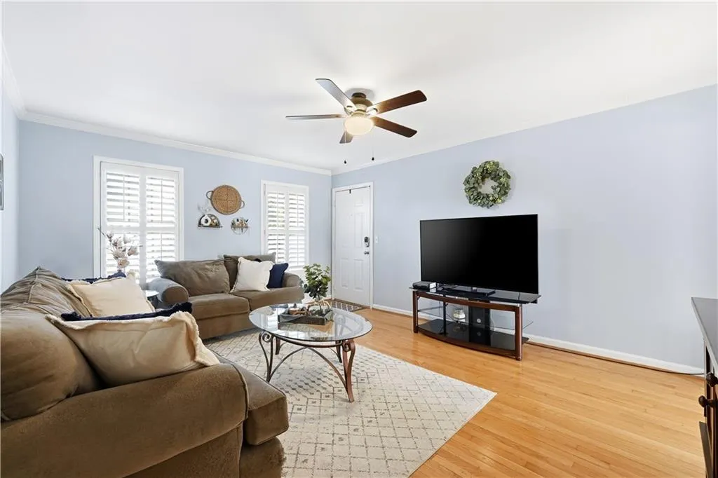 1101 Collier Road Nw Unit Q6, Atlanta, Georgia 30318, 2 Bedrooms Bedrooms, 0 ,2 BathroomsBathrooms,Residential,For Sale,1101 Collier Road Nw Unit Q6,7700803