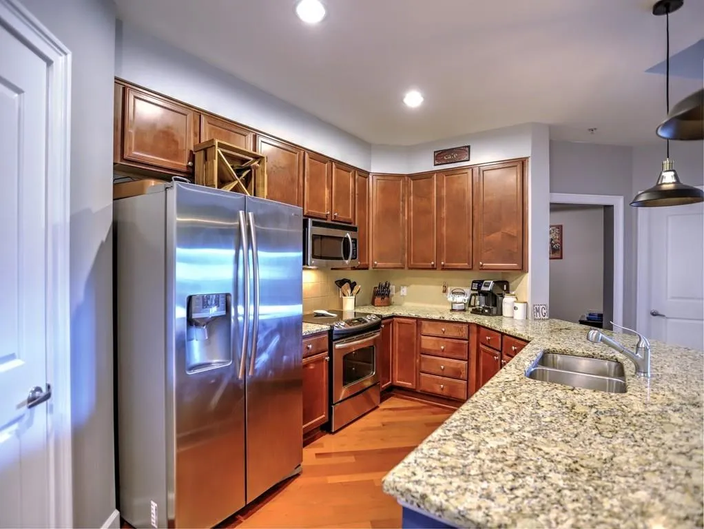 200 River Vista Drive Unit 740, Atlanta, Georgia 30339, 2 Bedrooms Bedrooms, ,2 BathroomsBathrooms,Residential,Sold,200 River Vista Drive Unit 740,6533876