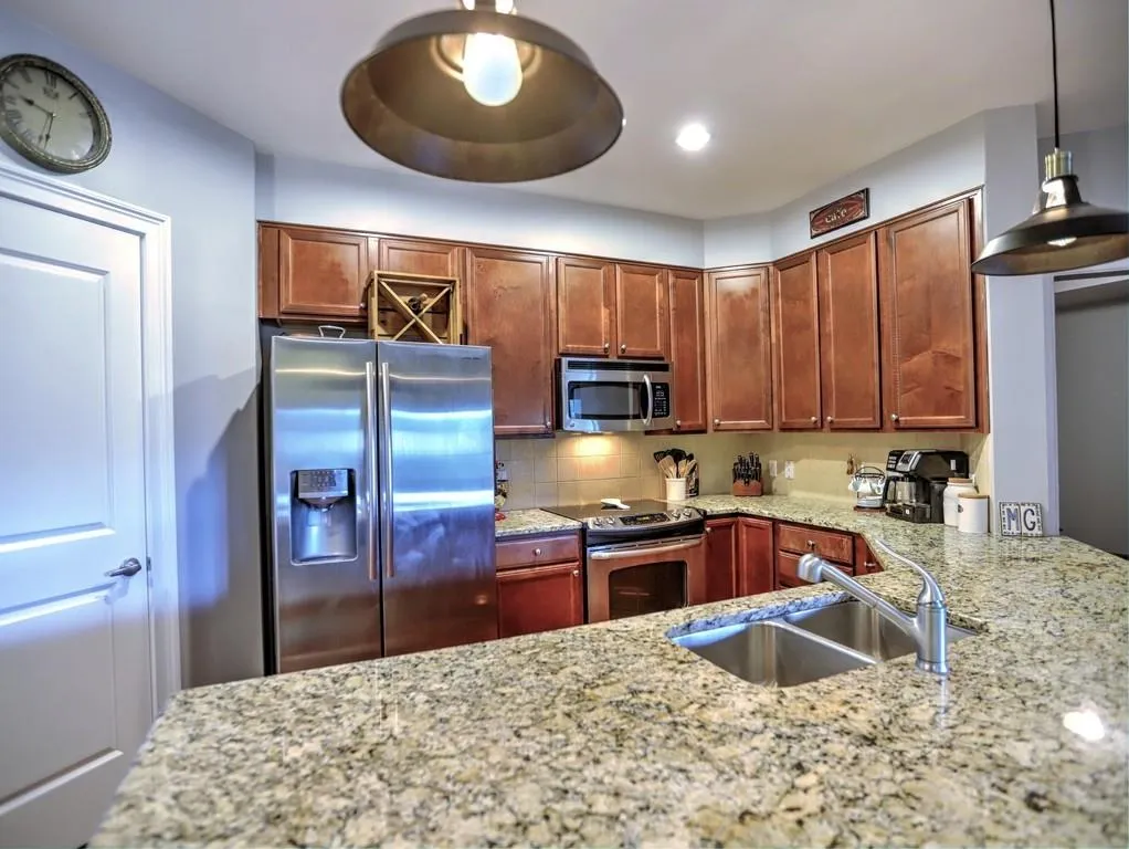 200 River Vista Drive Unit 740, Atlanta, Georgia 30339, 2 Bedrooms Bedrooms, ,2 BathroomsBathrooms,Residential,Sold,200 River Vista Drive Unit 740,6533876