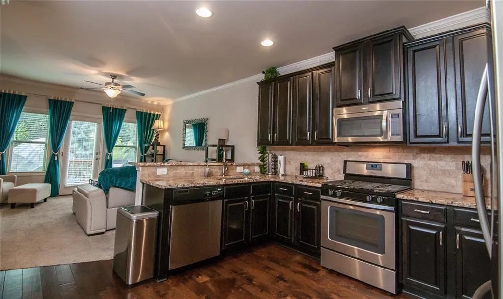 7325 Highland Bluff, Sandy Springs, Georgia 30328, 3 Bedrooms Bedrooms, ,3 BathroomsBathrooms,Residential,Sold,7325 Highland Bluff,5986831