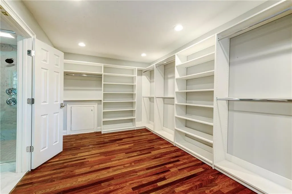 325 Kelson Drive, Sandy Springs, Georgia 30327, 4 Bedrooms Bedrooms, ,3 BathroomsBathrooms,Residential,Sold,325 Kelson Drive,6628989