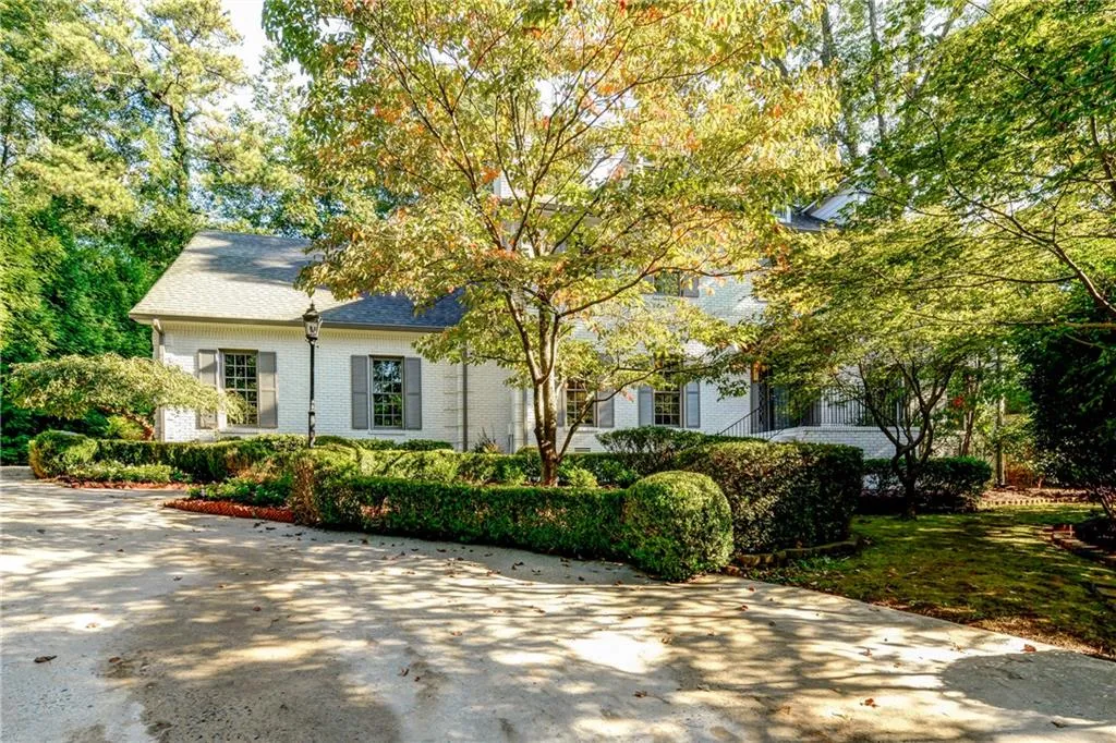 325 Kelson Drive, Sandy Springs, Georgia 30327, 4 Bedrooms Bedrooms, ,3 BathroomsBathrooms,Residential,Sold,325 Kelson Drive,6628989