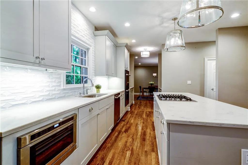 325 Kelson Drive, Sandy Springs, Georgia 30327, 4 Bedrooms Bedrooms, ,3 BathroomsBathrooms,Residential,Sold,325 Kelson Drive,6628989