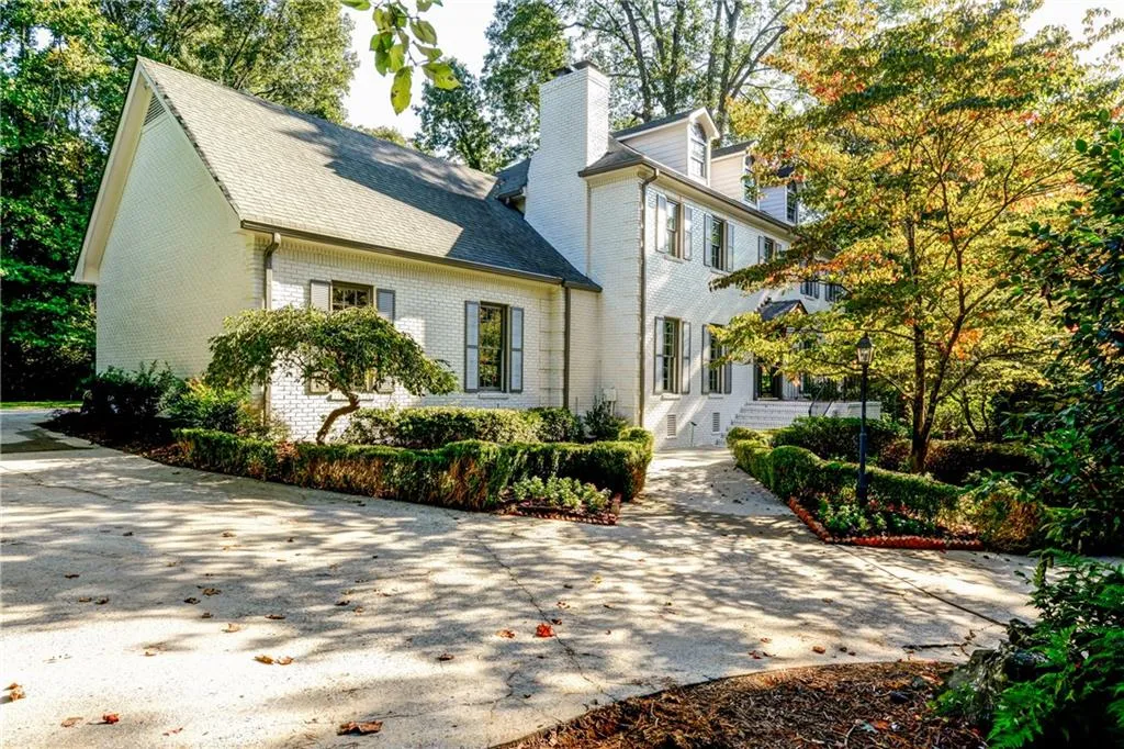 325 Kelson Drive, Sandy Springs, Georgia 30327, 4 Bedrooms Bedrooms, ,3 BathroomsBathrooms,Residential,Sold,325 Kelson Drive,6628989