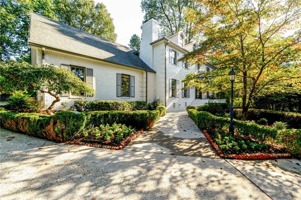 325 Kelson Drive, Sandy Springs, Georgia 30327, 4 Bedrooms Bedrooms, ,3 BathroomsBathrooms,Residential,Sold,325 Kelson Drive,6628989