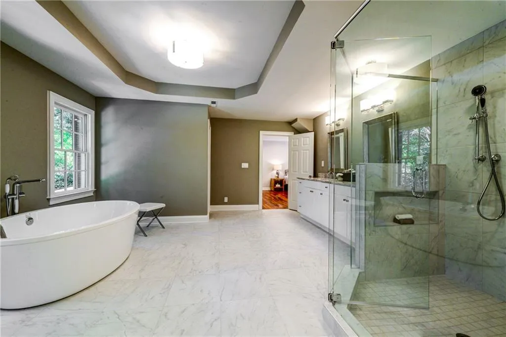 325 Kelson Drive, Sandy Springs, Georgia 30327, 4 Bedrooms Bedrooms, ,3 BathroomsBathrooms,Residential,Sold,325 Kelson Drive,6628989