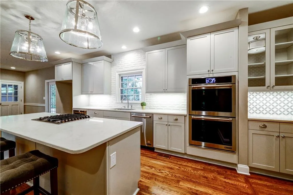 325 Kelson Drive, Sandy Springs, Georgia 30327, 4 Bedrooms Bedrooms, ,3 BathroomsBathrooms,Residential,Sold,325 Kelson Drive,6628989