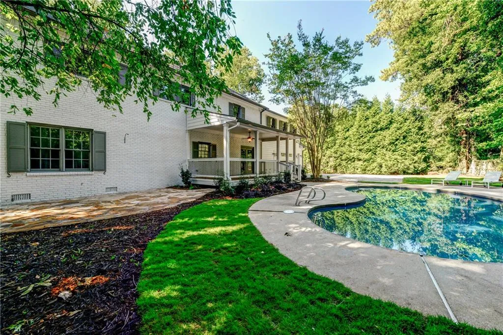 325 Kelson Drive, Sandy Springs, Georgia 30327, 4 Bedrooms Bedrooms, ,3 BathroomsBathrooms,Residential,Sold,325 Kelson Drive,6628989